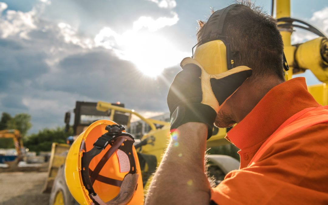 Cuidados com sua audição: dicas para o ambiente de trabalho